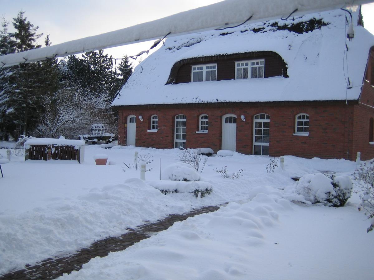 Hotel Alt Wittower Krug Вик Экстерьер фото