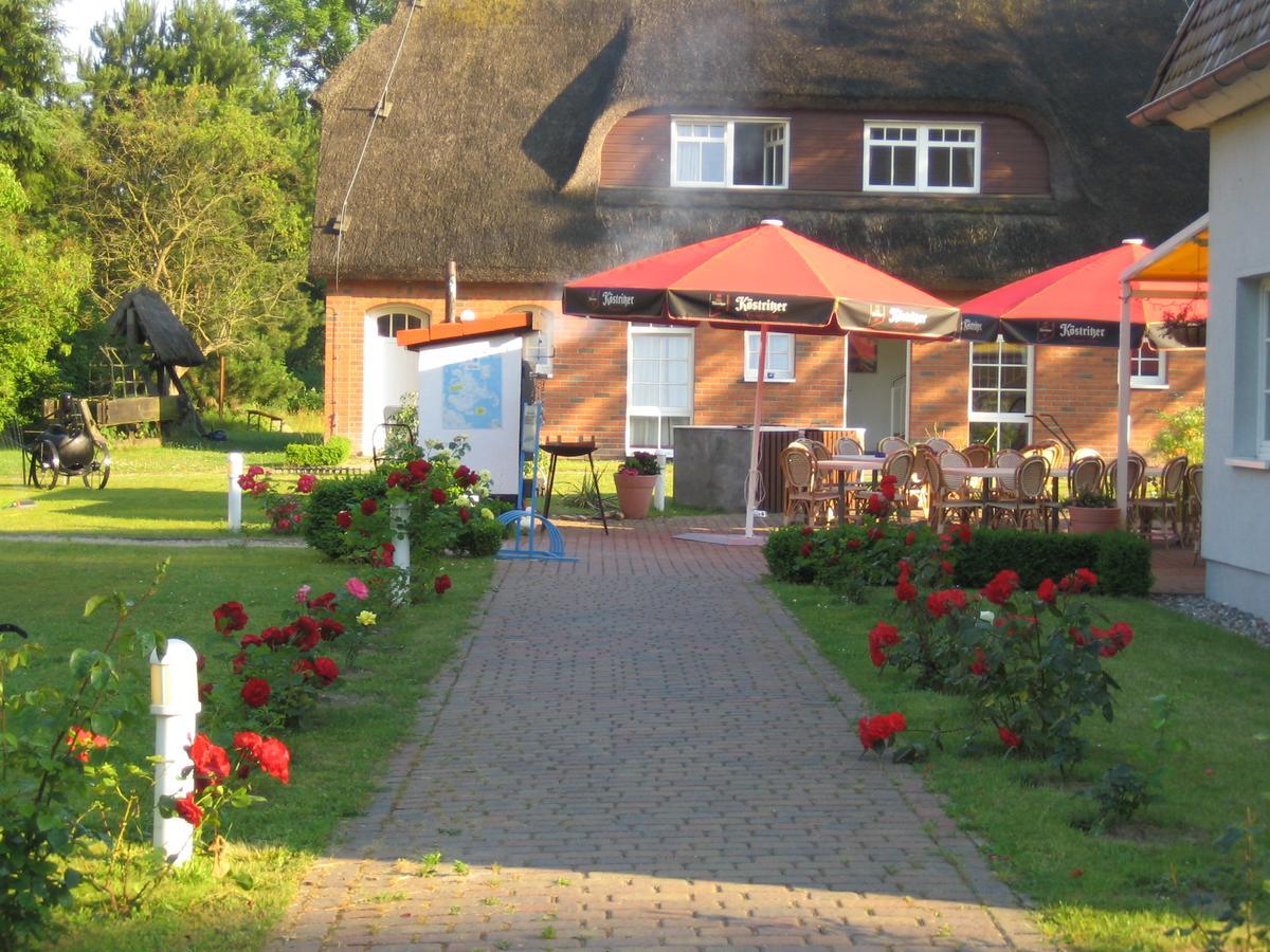 Hotel Alt Wittower Krug Вик Экстерьер фото