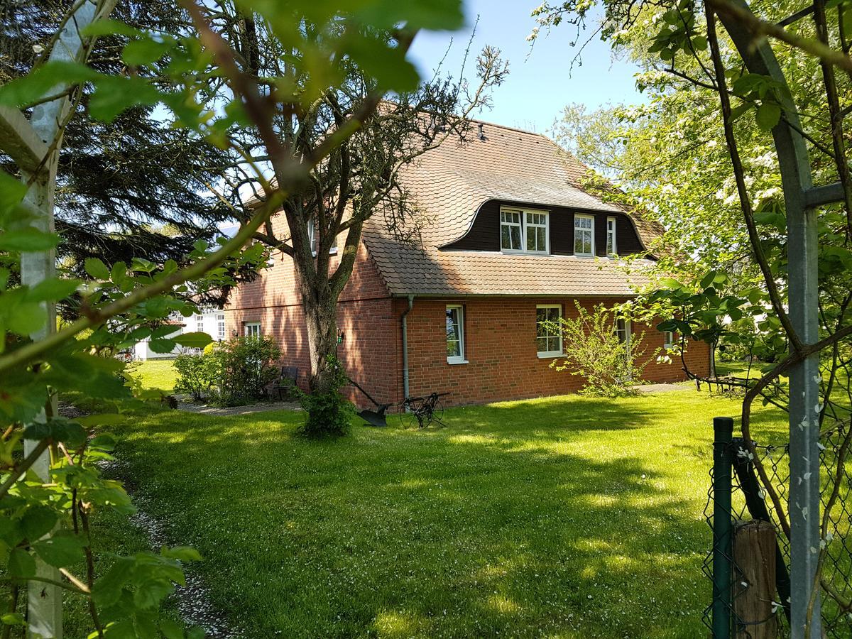 Hotel Alt Wittower Krug Вик Экстерьер фото