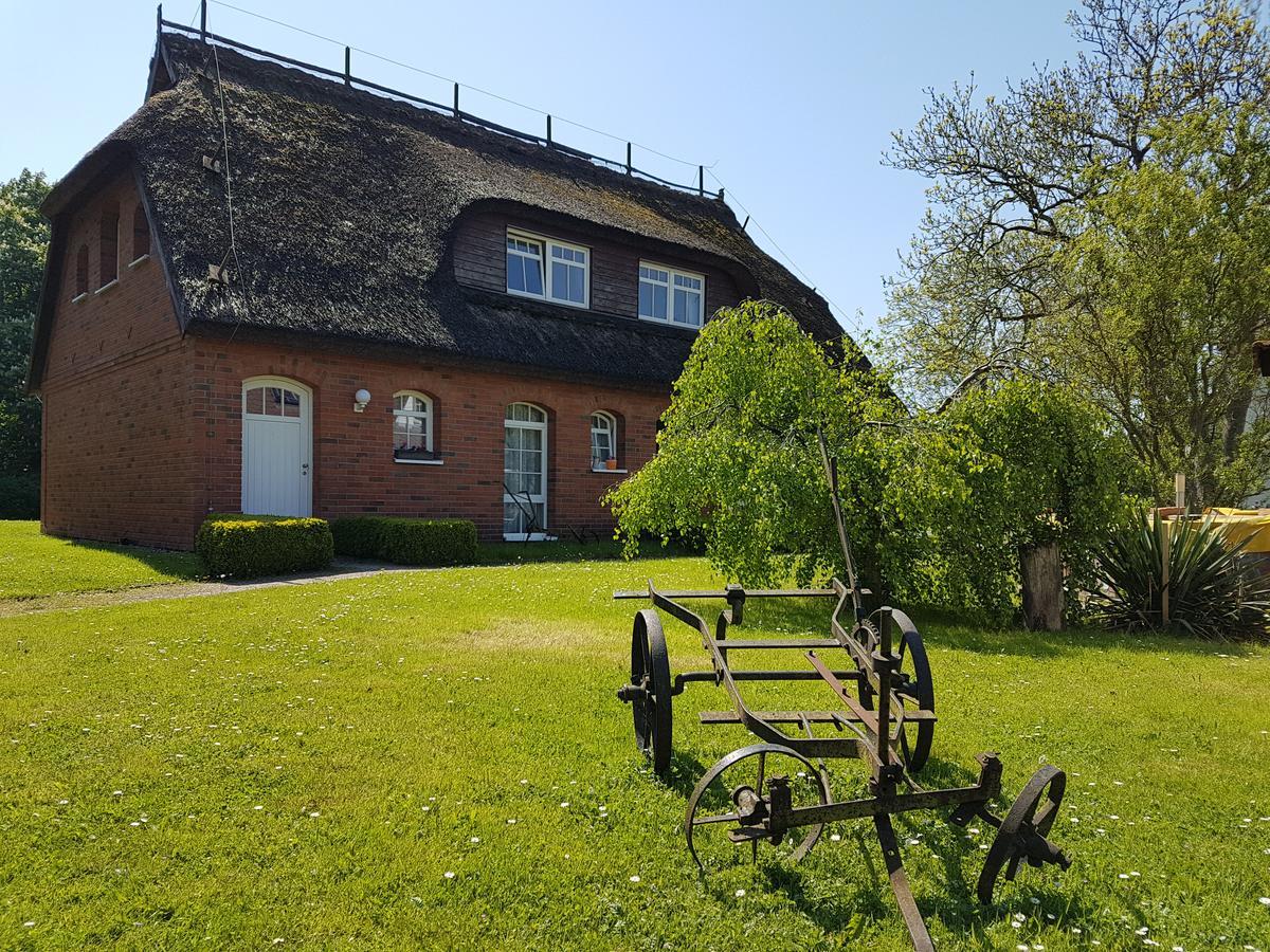 Hotel Alt Wittower Krug Вик Экстерьер фото