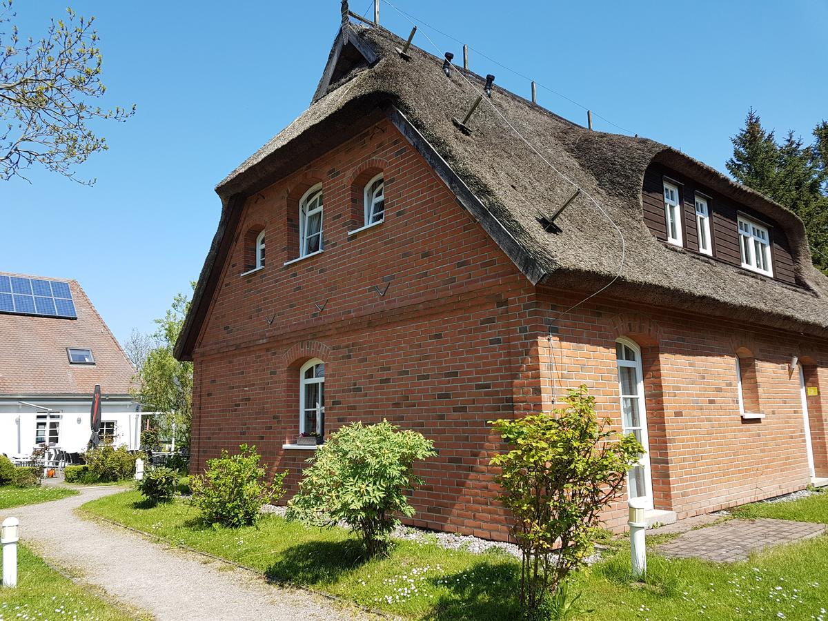 Hotel Alt Wittower Krug Вик Экстерьер фото