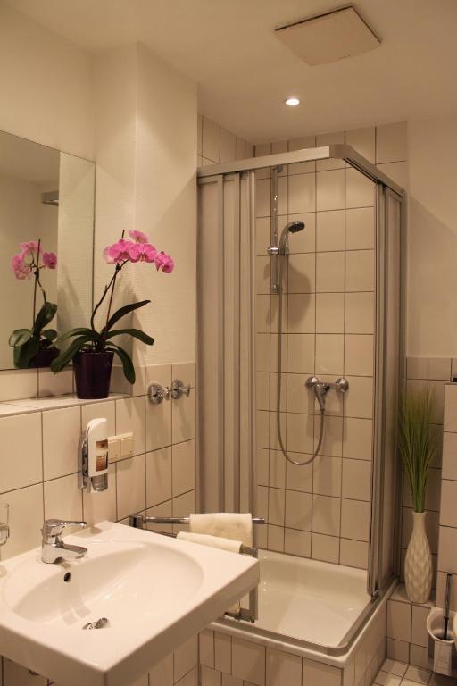 Hotel Alt Wittower Krug Вик Экстерьер фото